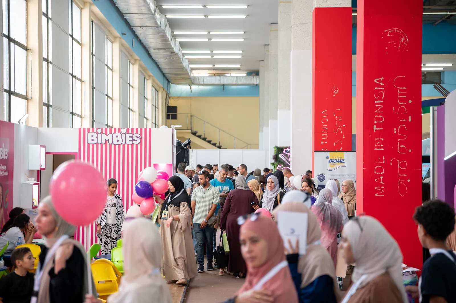 Arrivée des visiteurs et signalétique intérieure du salon